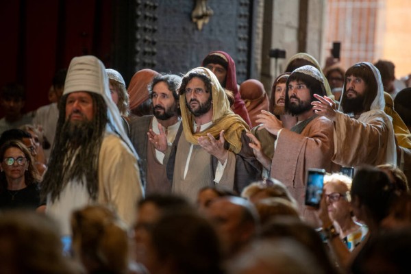 Y más de 500 años después... Elche corona a su patrona 