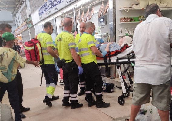 Las obras en el Mercado Santa Florentina se salpican de accidentes, quejas, molestias y retrasos