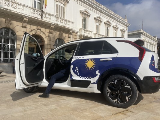 La APC adquiere dos coches eléctricos y logra que el 40% de su flota esté compuesta por vehículos eficientes