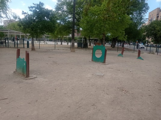 Murcia apuesta por los 'pipicanes' y ya cuenta con 54 espacios de esparcimiento canino