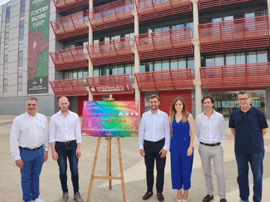 La afición del Murcia decidirá la temática de un grafiti en el estadio Enrique Roca 
