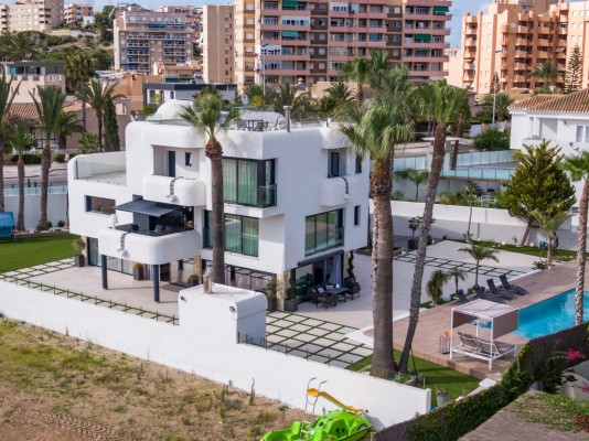 Una nueva vida para el chalet 'El Galeón' de La Manga: arquitectura que brilla a orillas del Mar Menor