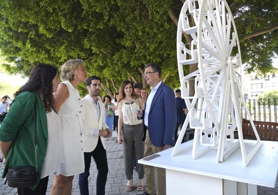 La Feria de Septiembre de Murcia tocará el cielo con una noria panorámica de 30 metros y cabinas transparentes