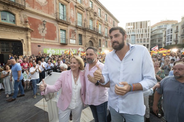 Abascal sella en Murcia su palabra ante López Miras: 