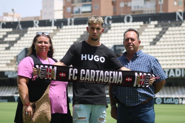 El Efesé suma al ataque de su filial al sevillano Arcos y al guineano Cellou 