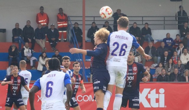 El Yeclano sigue creciendo en la Primera RFEF con un triunfo hasta cómodo