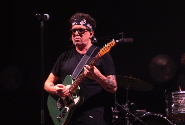 Calamaro repasó en Cartagena sus grandes éxitos en un abarrotado Parque Torres