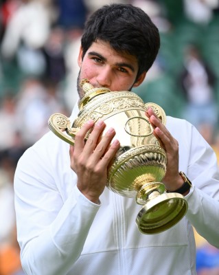 Carlos I de Inglaterra... y del mundo: Alcaraz es campeón de Wimbledon remontándole a Djokovic