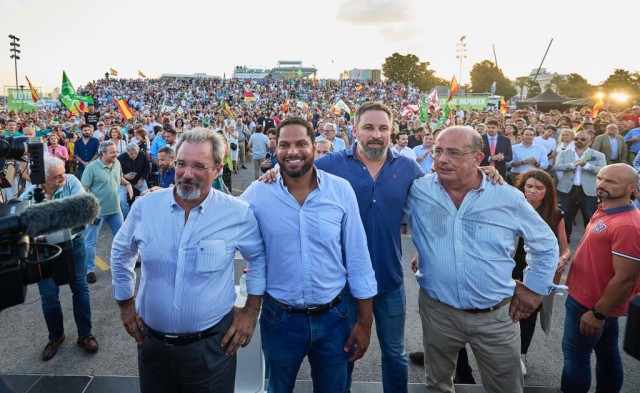 Abascal presume de su pacto valenciano con el PP e insta a Feijóo a no 
