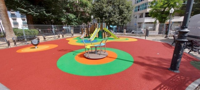 Vecinos de Playa de San Juan reclaman la renovación de juegos infantiles deteriorados