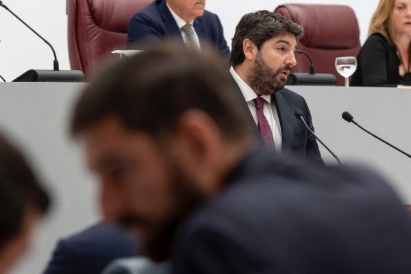 Segundo intento fracasado: Vox, PSOE y Podemos vuelven a tumbar la investidura de López Miras
