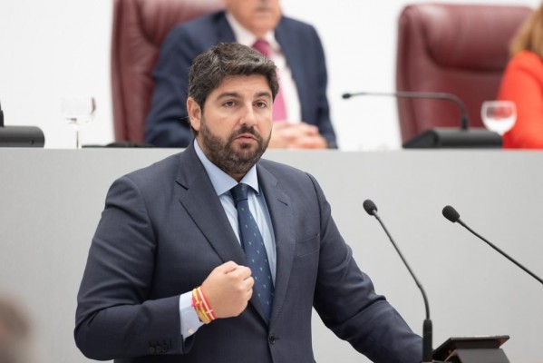 Primer 'round' fallido: Vox, PSOE y Podemos tumban la investidura de López Miras