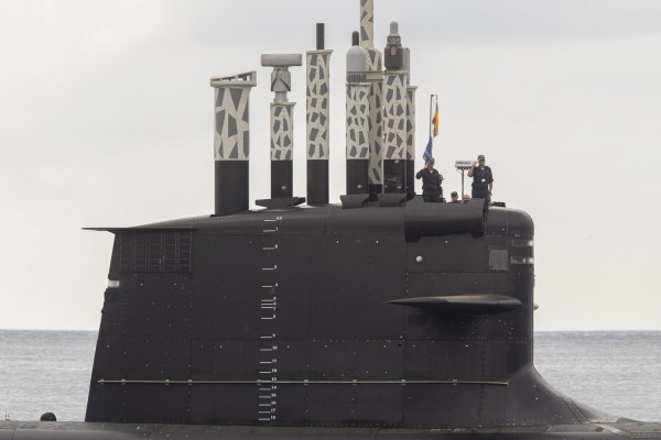 La ministra Robles anuncia en Cartagena que el submarino S-81 estará listo en noviembre