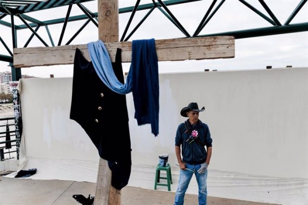 El pintor mexicano Roberto Márquez busca plasmar las emociones de los damnificados en un mural 