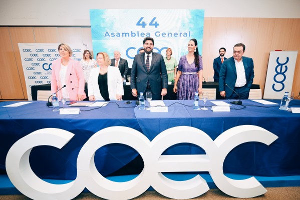 Ana Correa formaliza su intención de renovar como presidenta de Coec ante 200 empresarios