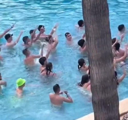 Vox viraliza la festiva reacción de estudiantes murcianos ante una bandera independentista