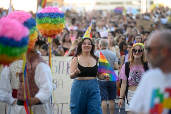 El Orgullo de València marcha para que no se den pasos atrás en los derechos LGTBI