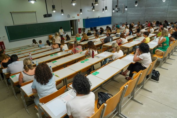 Ochocientos aspirantes se presentan para  conseguir una de las 98 plazas por concurso oposición ofertadas el Ayuntamiento de Cartagena