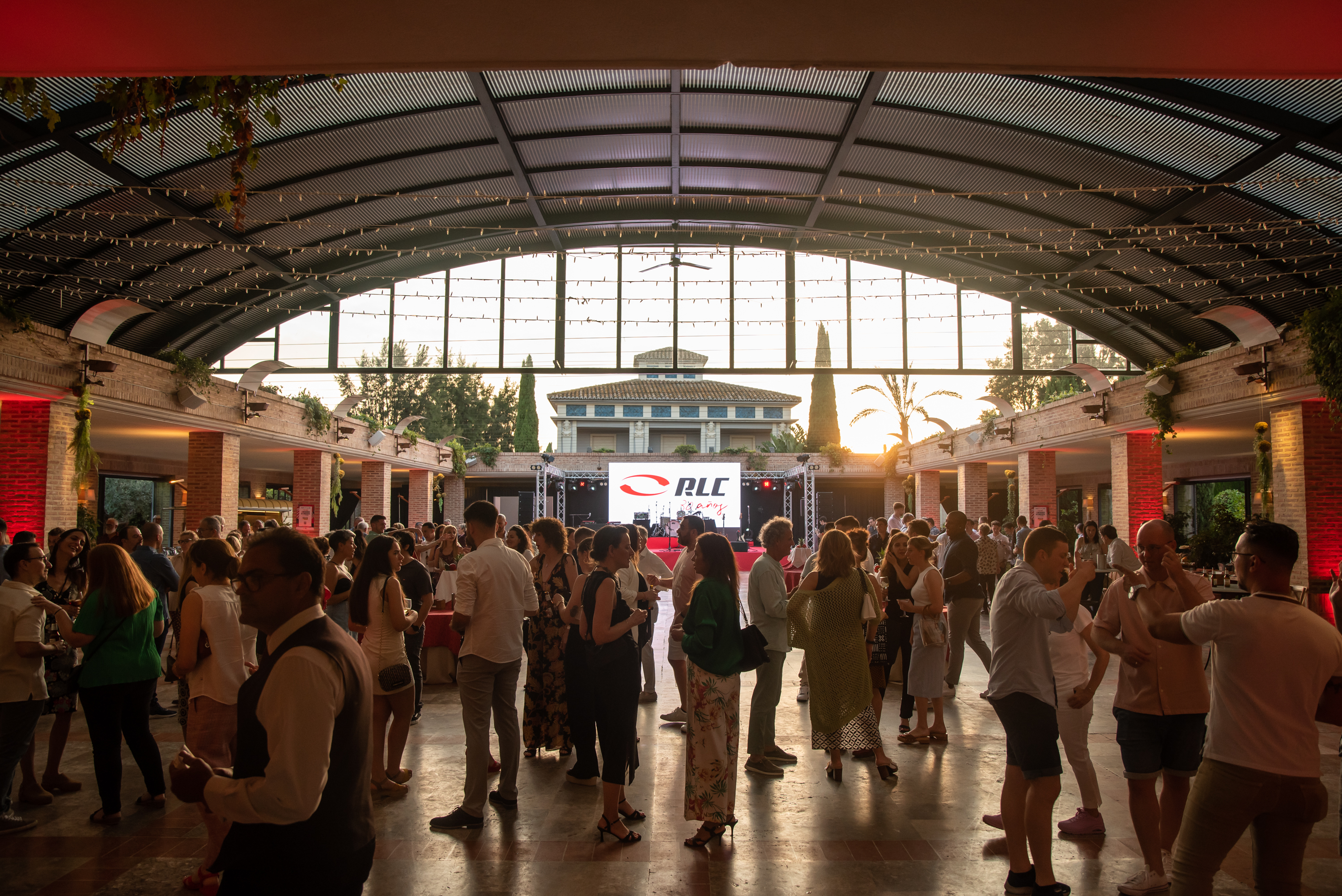 RLC Transportes celebra su 30 aniversario con una recaudación solidaria y un concierto de Revolver