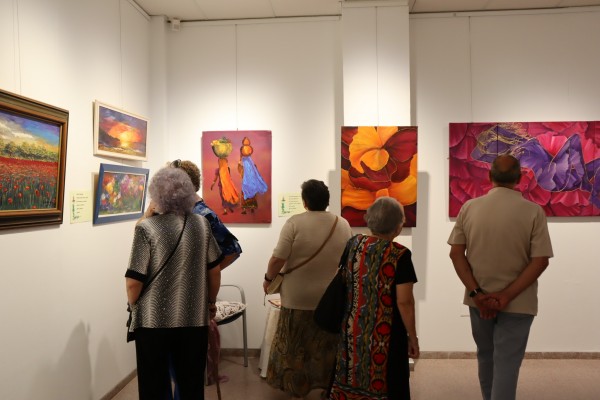 De maestra a artista en la jubilación: Blanca Nieves Pérez expone en San Pedro del Pinatar
