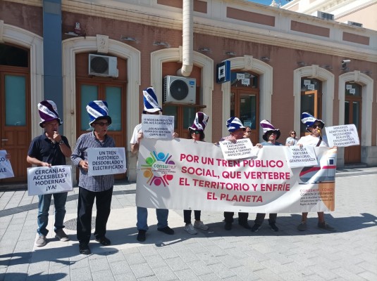 Consumur clama en Murcia contra el estado de los Cercanías y 