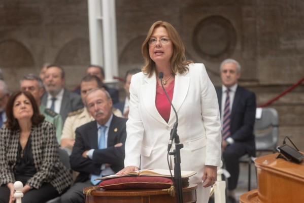 Visitación Martínez, elegida presidenta de la Asamblea Regional con el apoyo del PP y el voto en blanco de Vox
