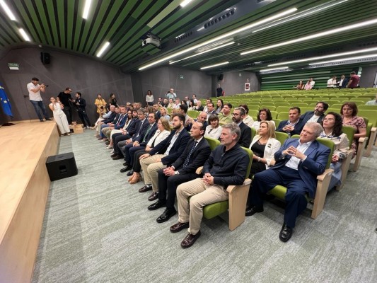 Vox aprieta para la Mesa... pero el PP no cede: 