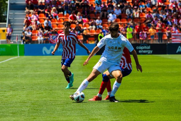 El UCAM CF no pasa del 0-0 ante el Atlético B y se queda sin ascenso a Primera RFEF 