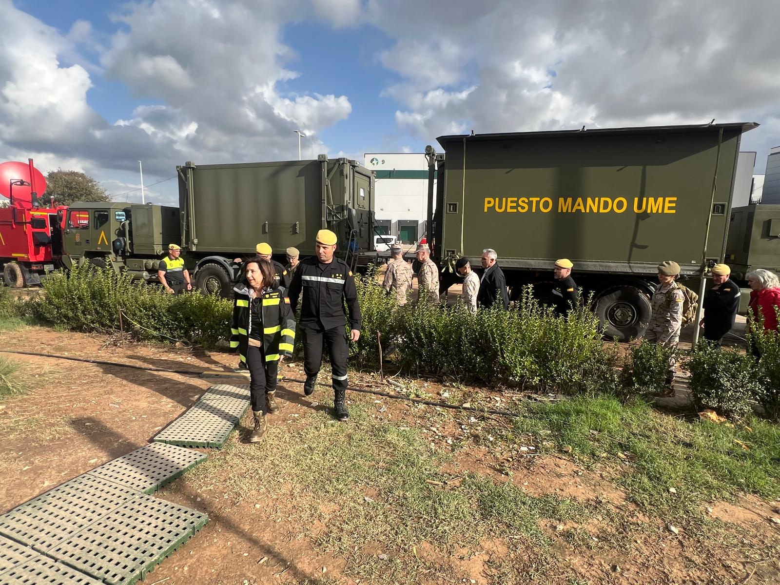 Robles destaca que en una emergencia la UME prioriza salvar vidas y no 