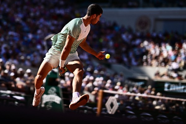 Alcaraz no puede ir más en serio en Roland Garros y peleará por las semis tras vengarse de Musetti 