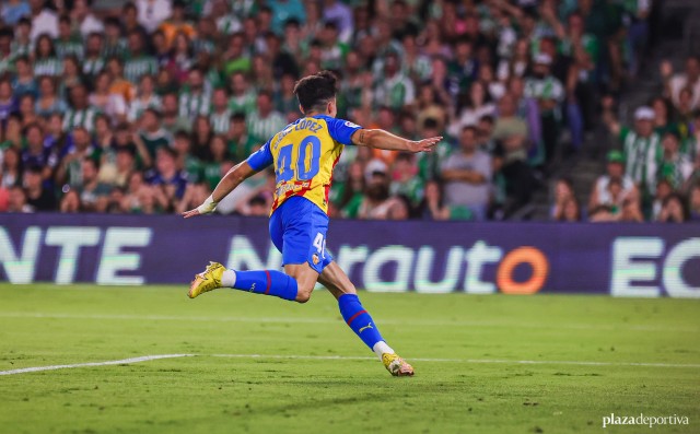 El Valencia empata en Sevilla y seguirá en Primera