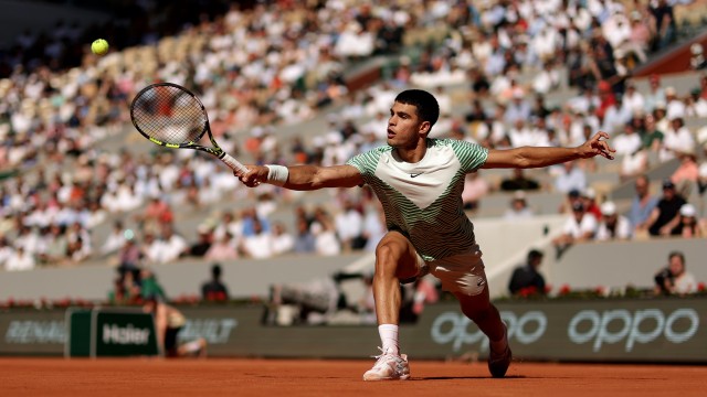Alcaraz, sólido y resolutivo pese a ceder un set, avanza en Roland Garros y se medirá a Shapovalov