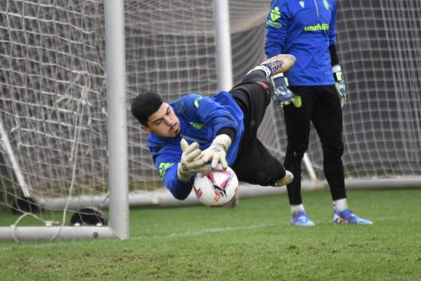 El Efesé, colista de LaLiga Hypermotion, persigue ante el Huesca su primer triunfo en casa
