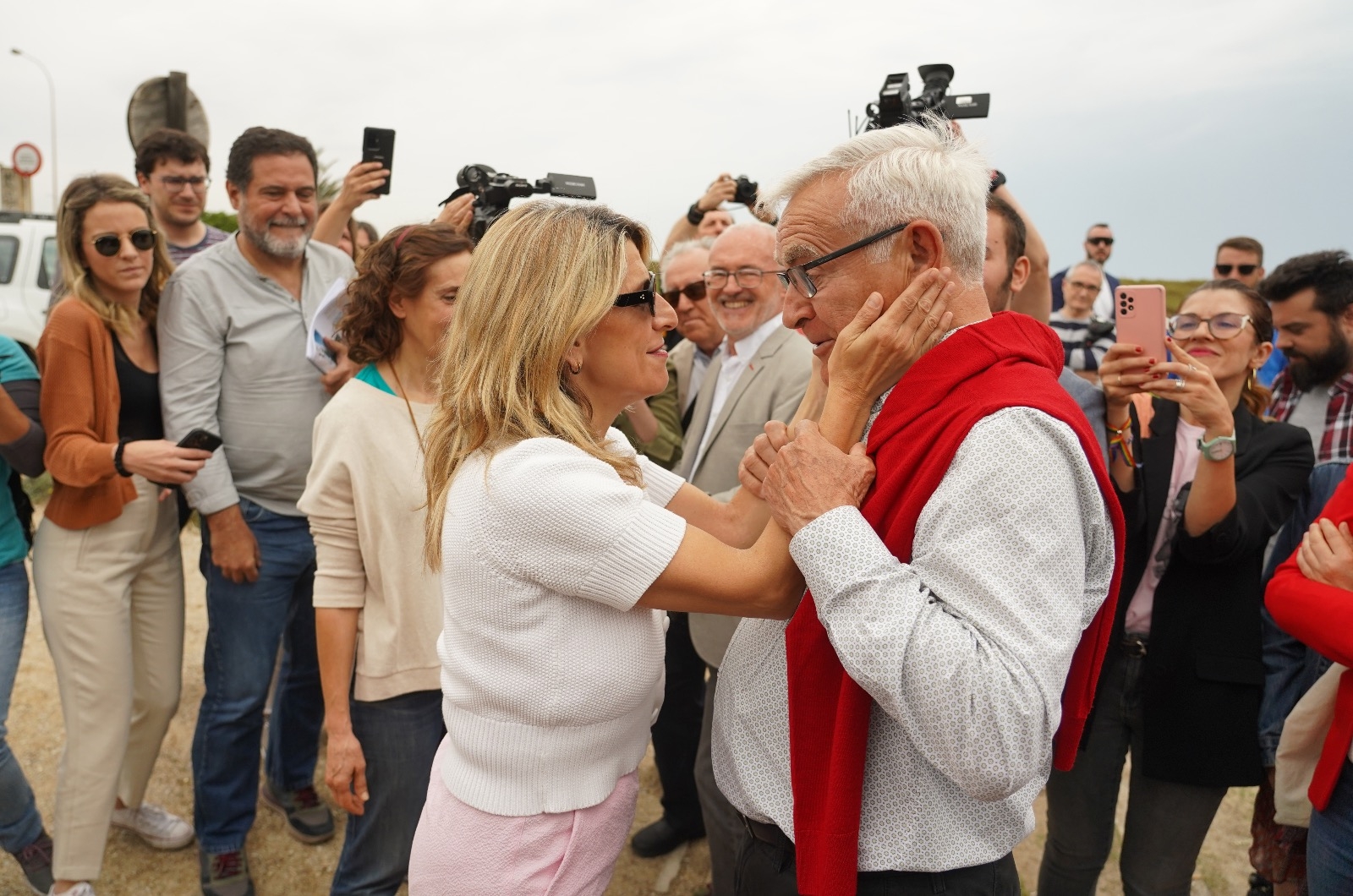 Yolanda Díaz pide que la alcaldía siga en manos de Joan Ribó delante de la candidata de Podem