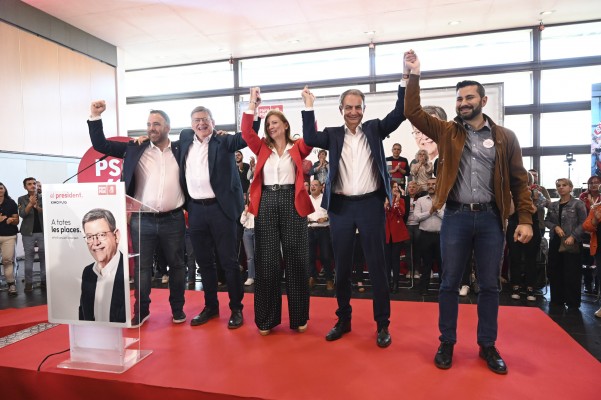 Zapatero apela a la movilización para continuar con los 