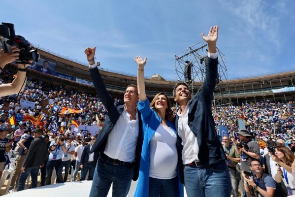 El PP llama a los votantes del PSOE, Vox y Cs: 