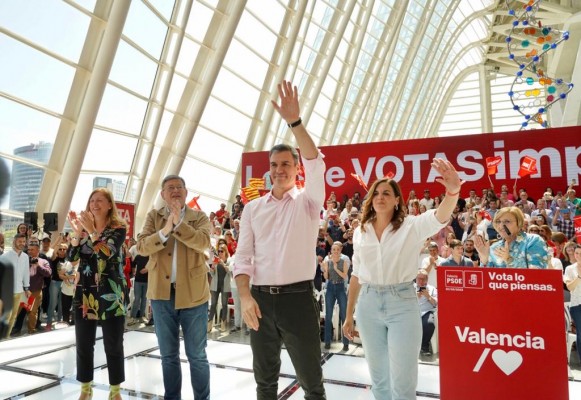Sánchez y Puig se presentan como los protectores de la sanidad frente al PP: 