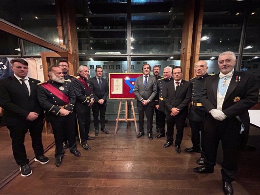 La Orden de Santa María estrecha relaciones con el Puerto de Cartagena y le entrega la Gran Cruz de Honor 