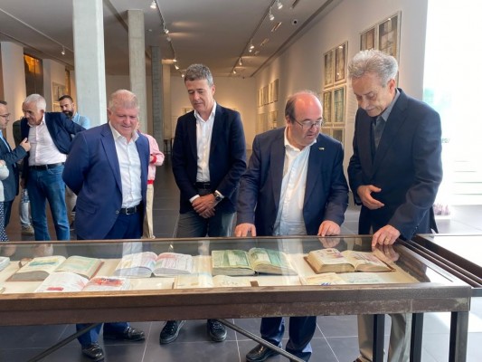 El ministro de Cultura visita Blanca para conocer la obra pictórica de Pedro Cano 

