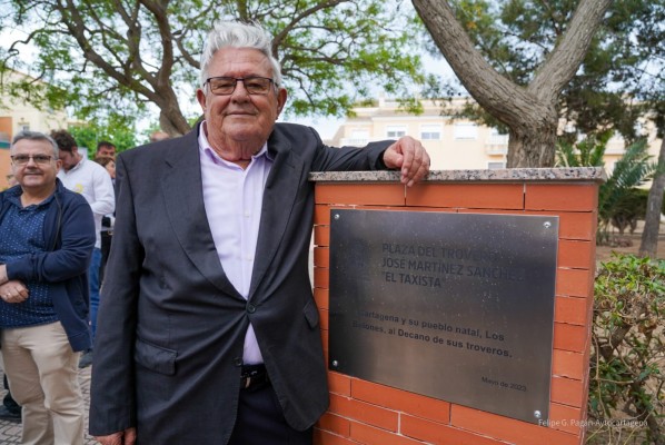 Cartagena rinde homenaje al trovero José Martínez Sánchez, 'El taxista', con una plaza en Los Belones
