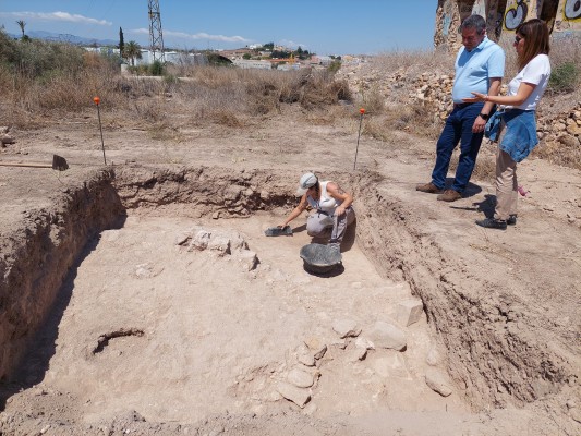 Hallan restos de cerámica romana en el yacimiento del Cerro Íbero de Alcantarilla