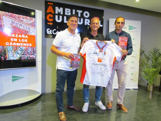 Nacho Zaragoza, ex del Real Murcia, cuenta en un libro la 'Hazaña en Los Cármenes'