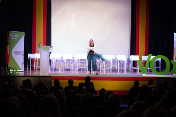 Vox quiere dar la campanada en Las Torres de Cotillas con Isabel Zapata