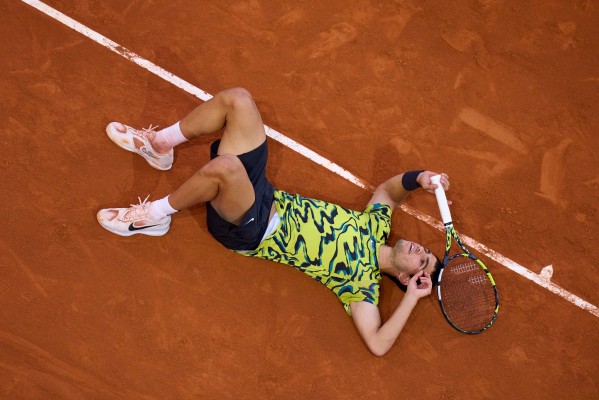 Alcaraz entra en el selecto club de los tenistas con 10 o más títulos ATP