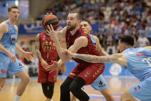 El UCAM CB logra al final con agonía su tercer triunfo seguido por primera vez en esta Liga 