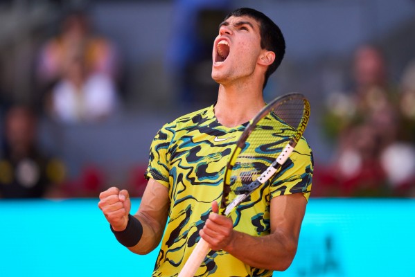 Alcaraz se regala la final del Mutua Madrid Open en su 20 cumpleaños con otro triunfo convincente