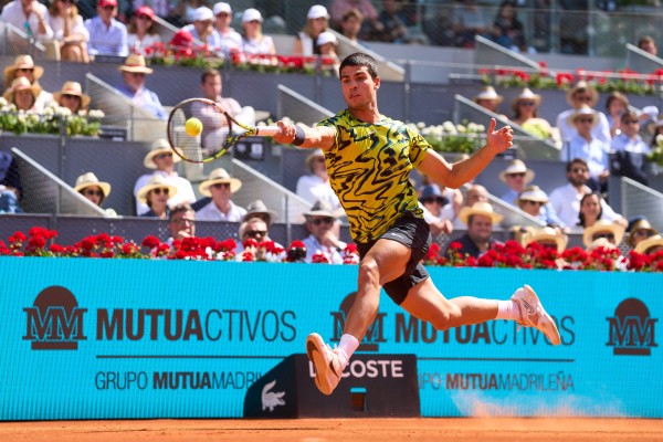 Alcaraz se regala la final del Mutua Madrid Open en su 20 cumpleaños con otro triunfo convincente