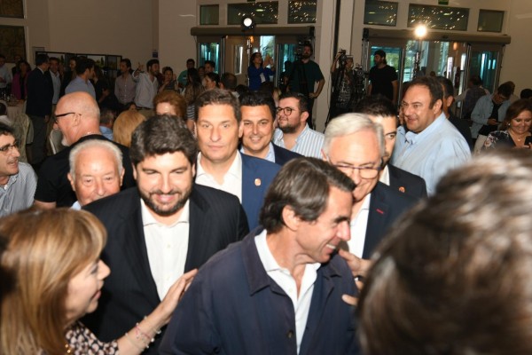 Aznar arenga al PP a lograr 