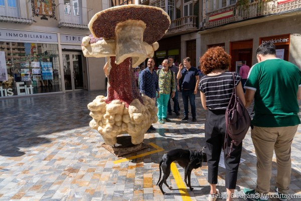 Doce instalaciones creativas sorprenden en Cartagena: desde una medusa-hongo al rincón de la abuela