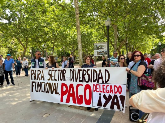 Afanías se concentra para exigir una financiación 